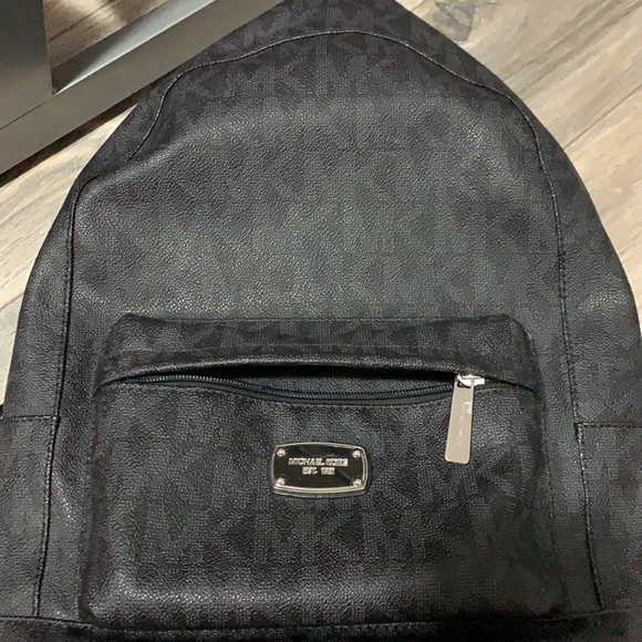 Micheal Kors back pack - Picture 6 of 9